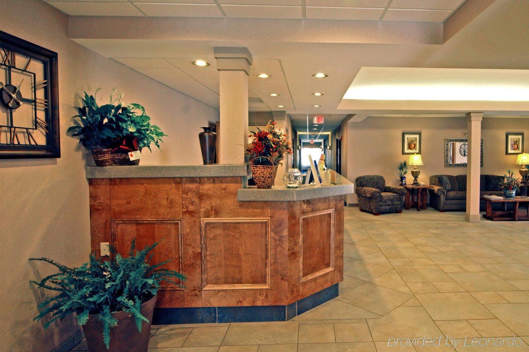 Paola Inn And Suites Інтер'єр фото