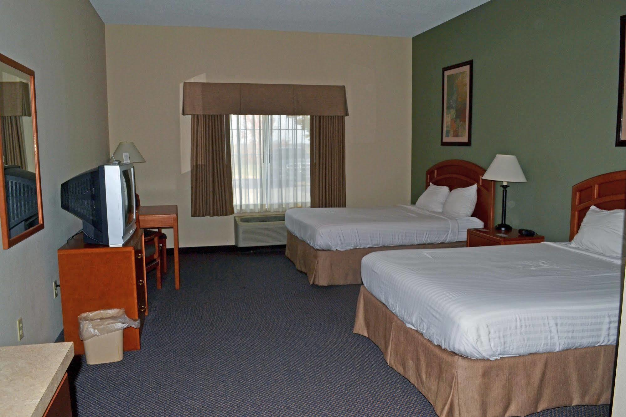 Paola Inn And Suites Екстер'єр фото